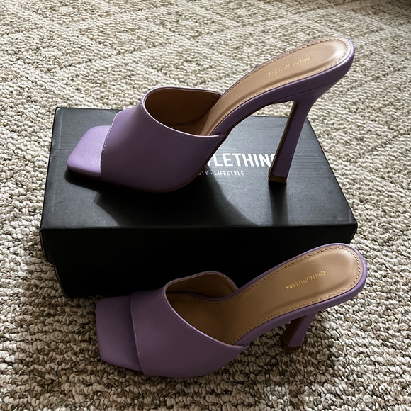 Heels - Picture 2 of 3